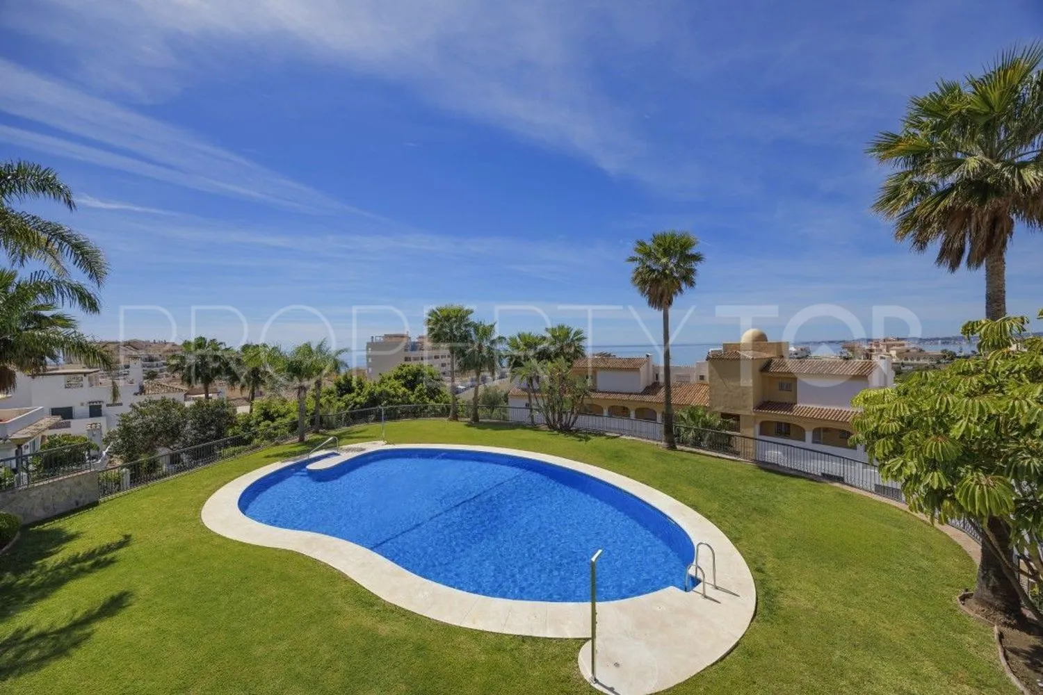 Se vende piso en Torrequebrada con 3 dormitorios