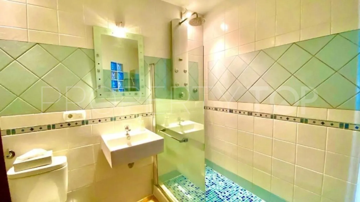 Building for sale in Casarabonela