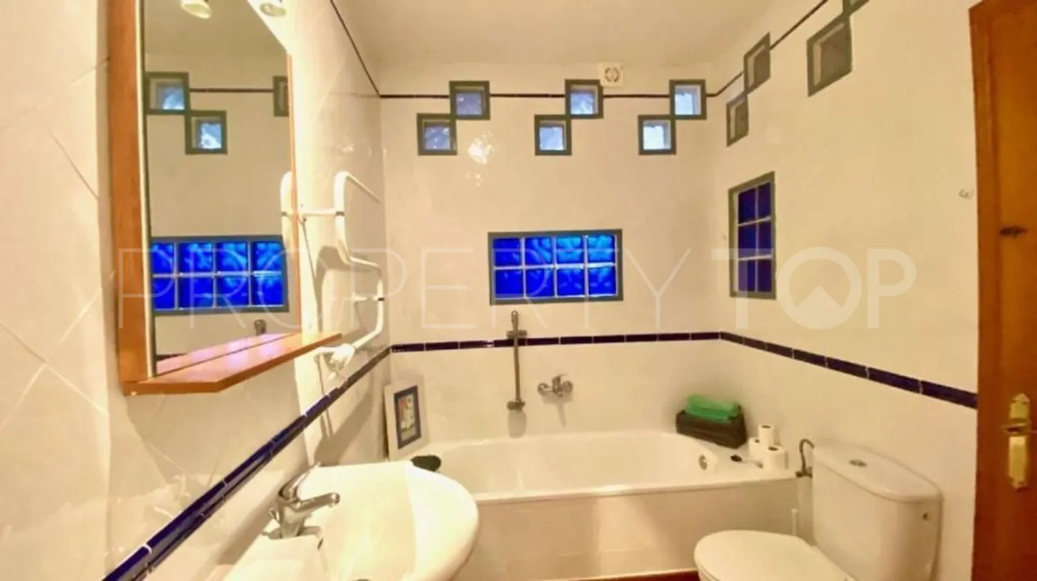 Building for sale in Casarabonela