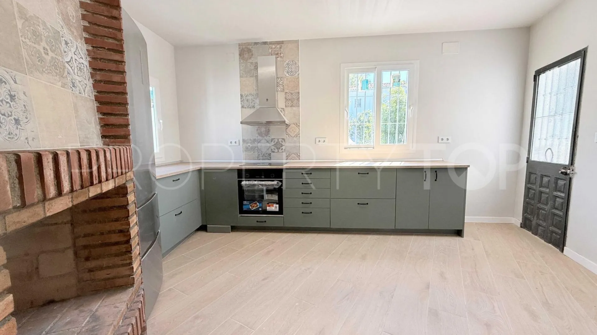 Casa de campo con 3 dormitorios en venta en Coin