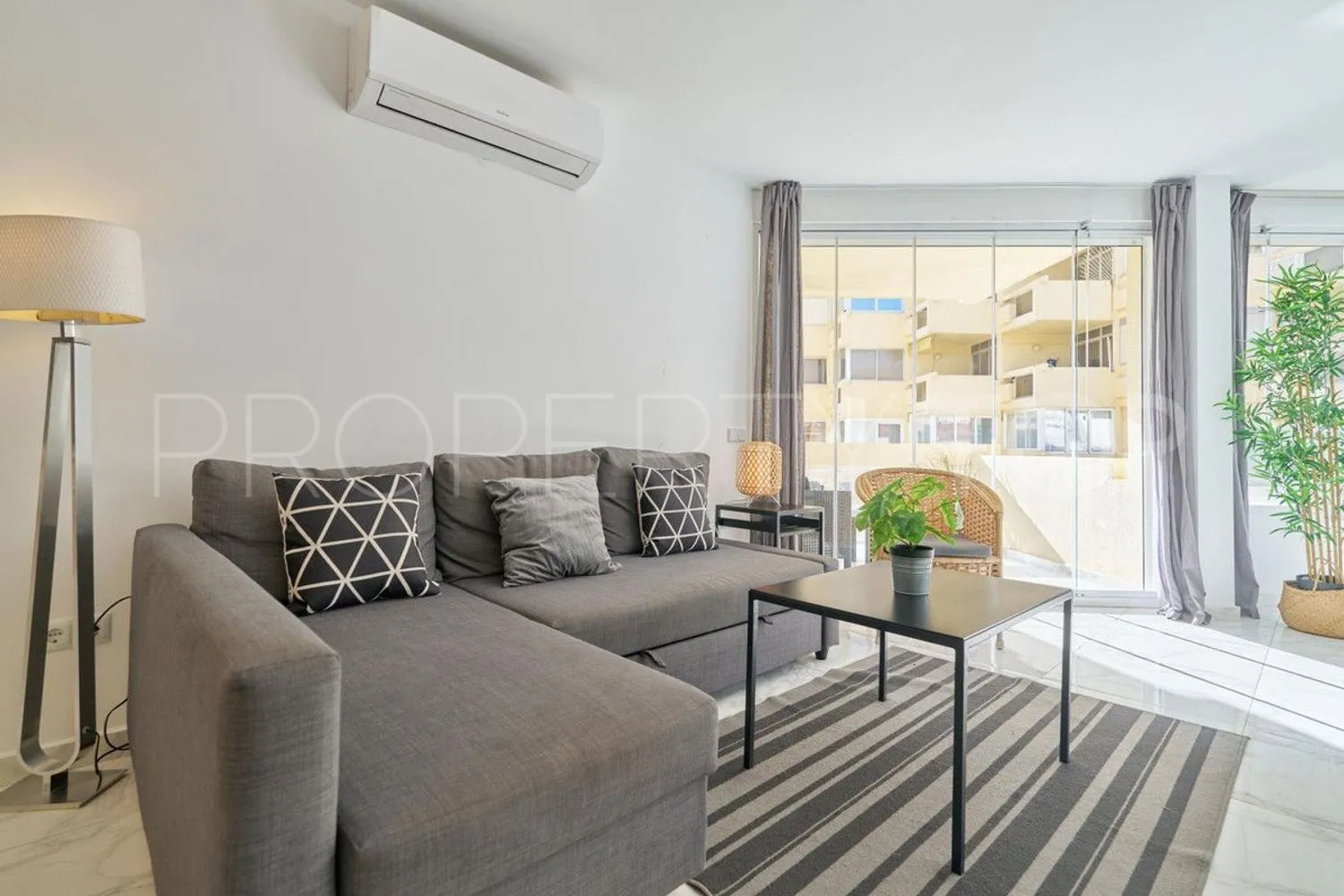 2 bedrooms flat in Playa Bajadilla - Puertos for sale