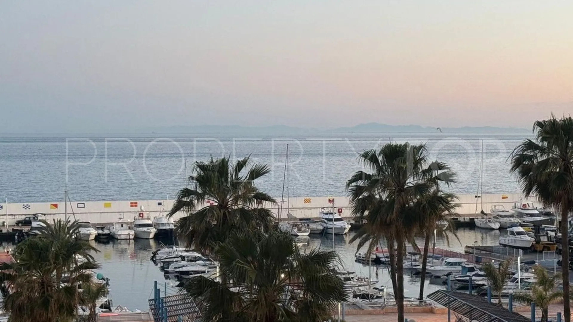 2 bedrooms flat in Playa Bajadilla - Puertos for sale