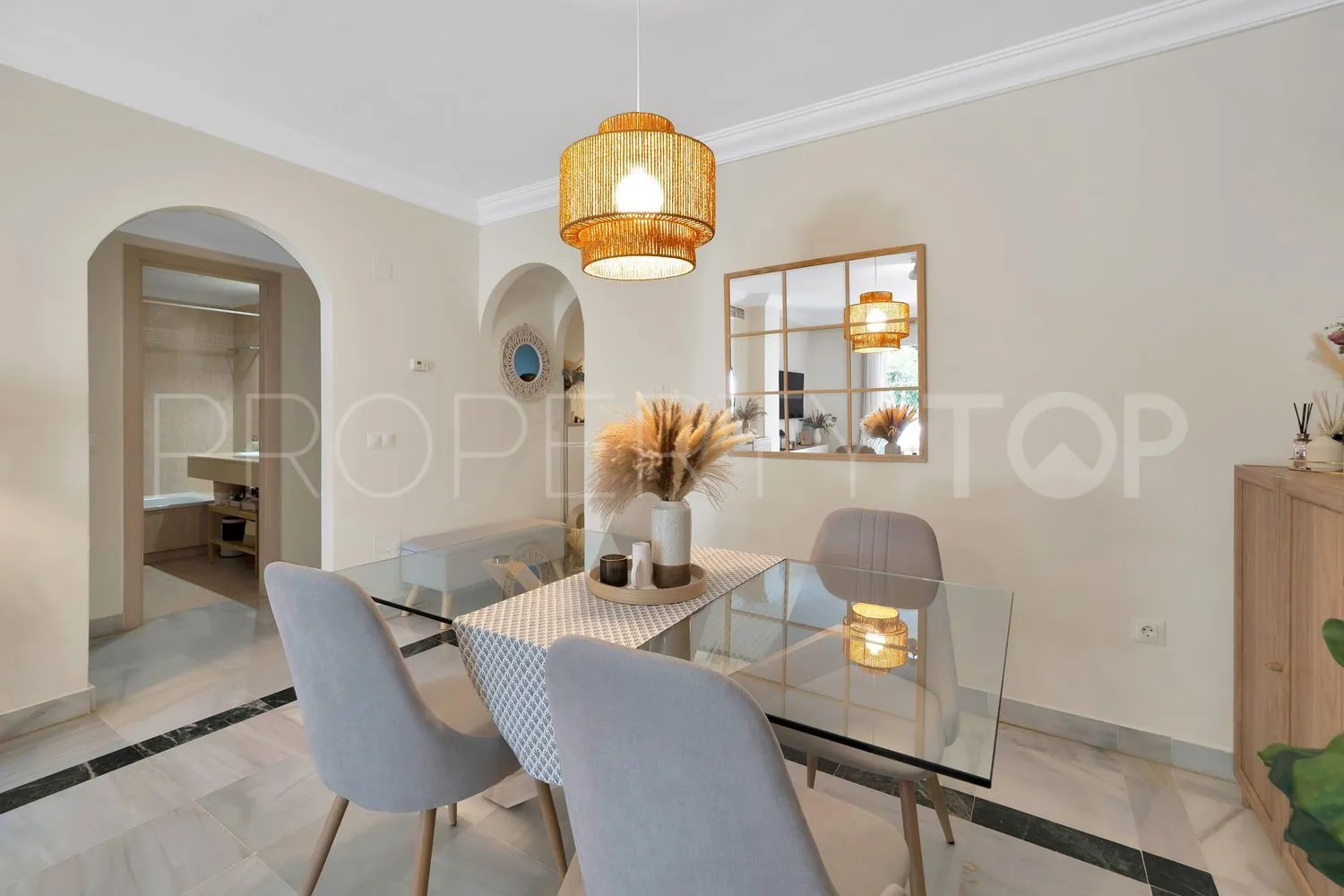 Buy flat in La Carolina