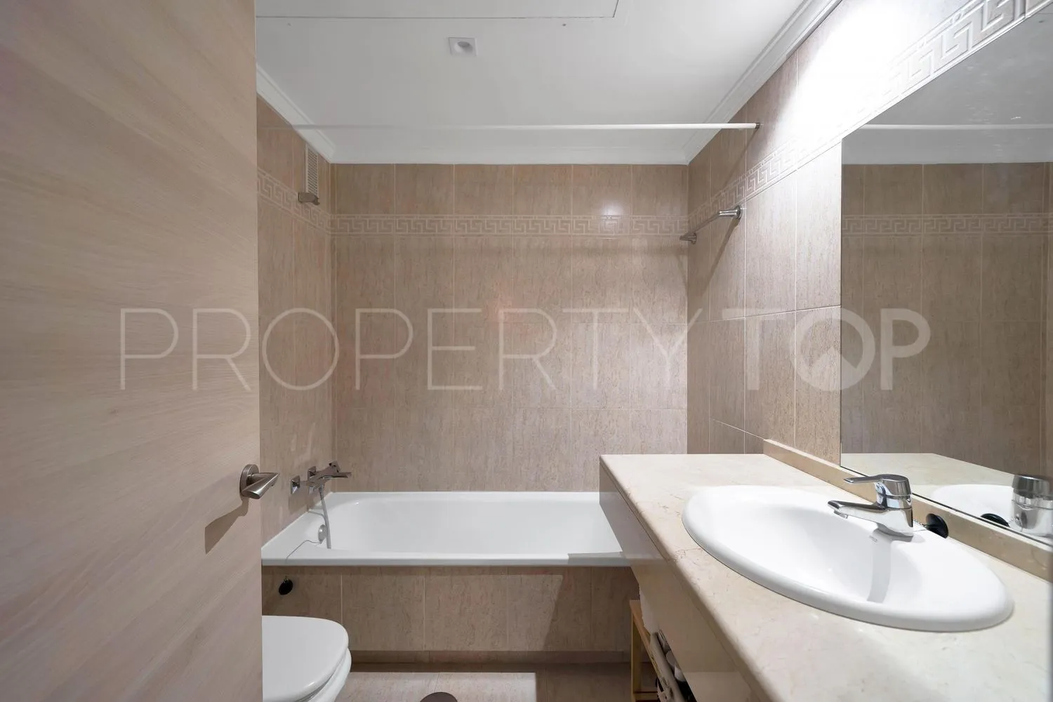 Buy flat in La Carolina