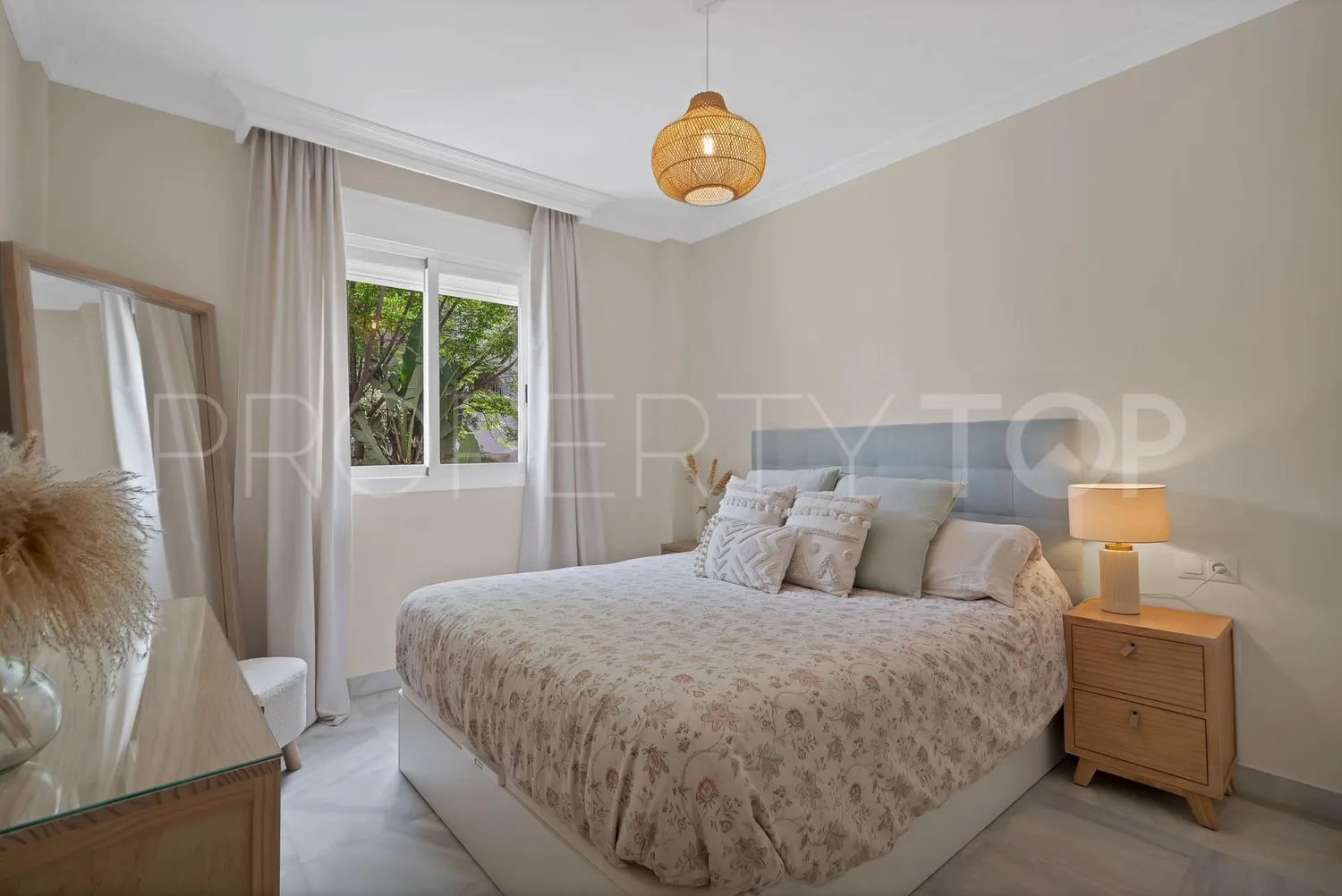 Buy flat in La Carolina