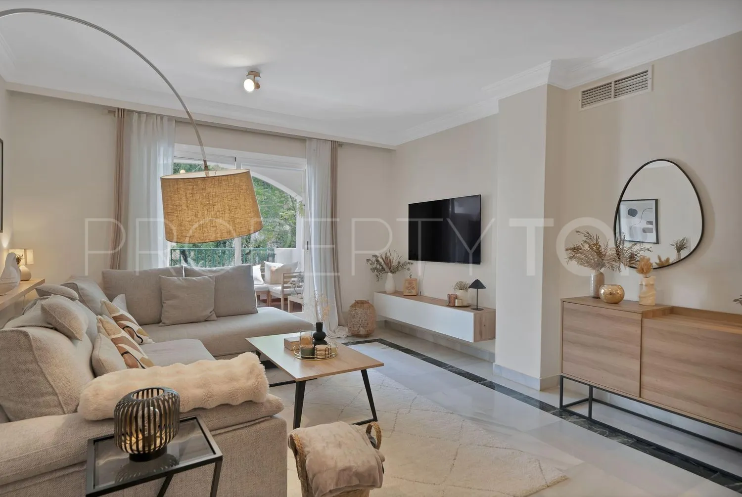 Buy flat in La Carolina