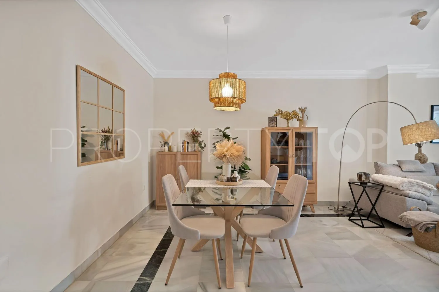 Buy flat in La Carolina
