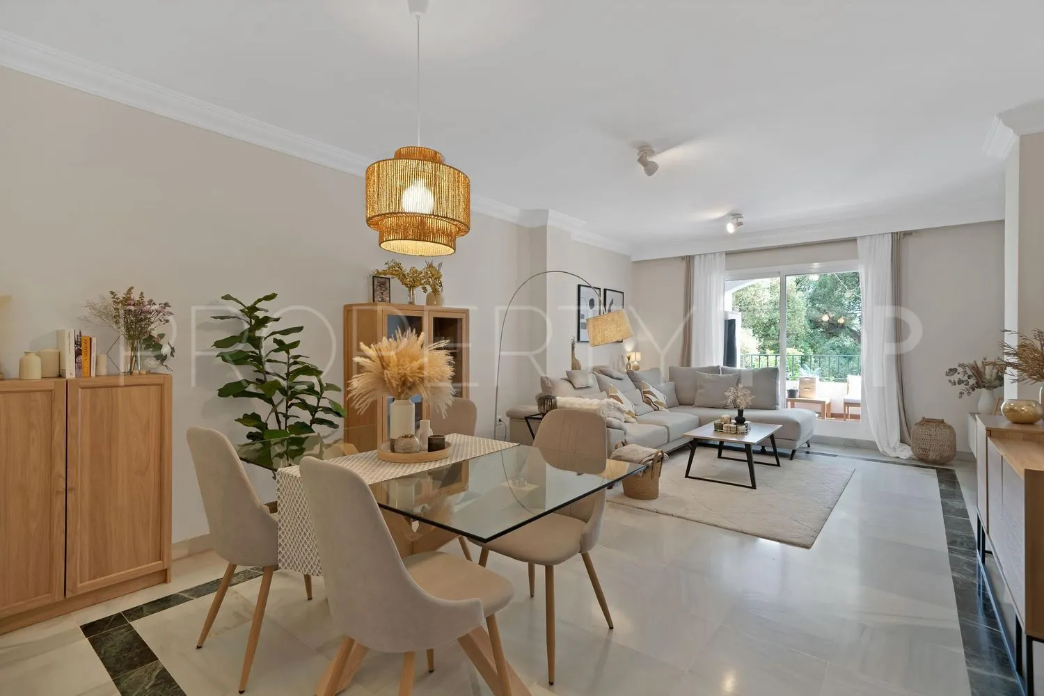 Buy flat in La Carolina