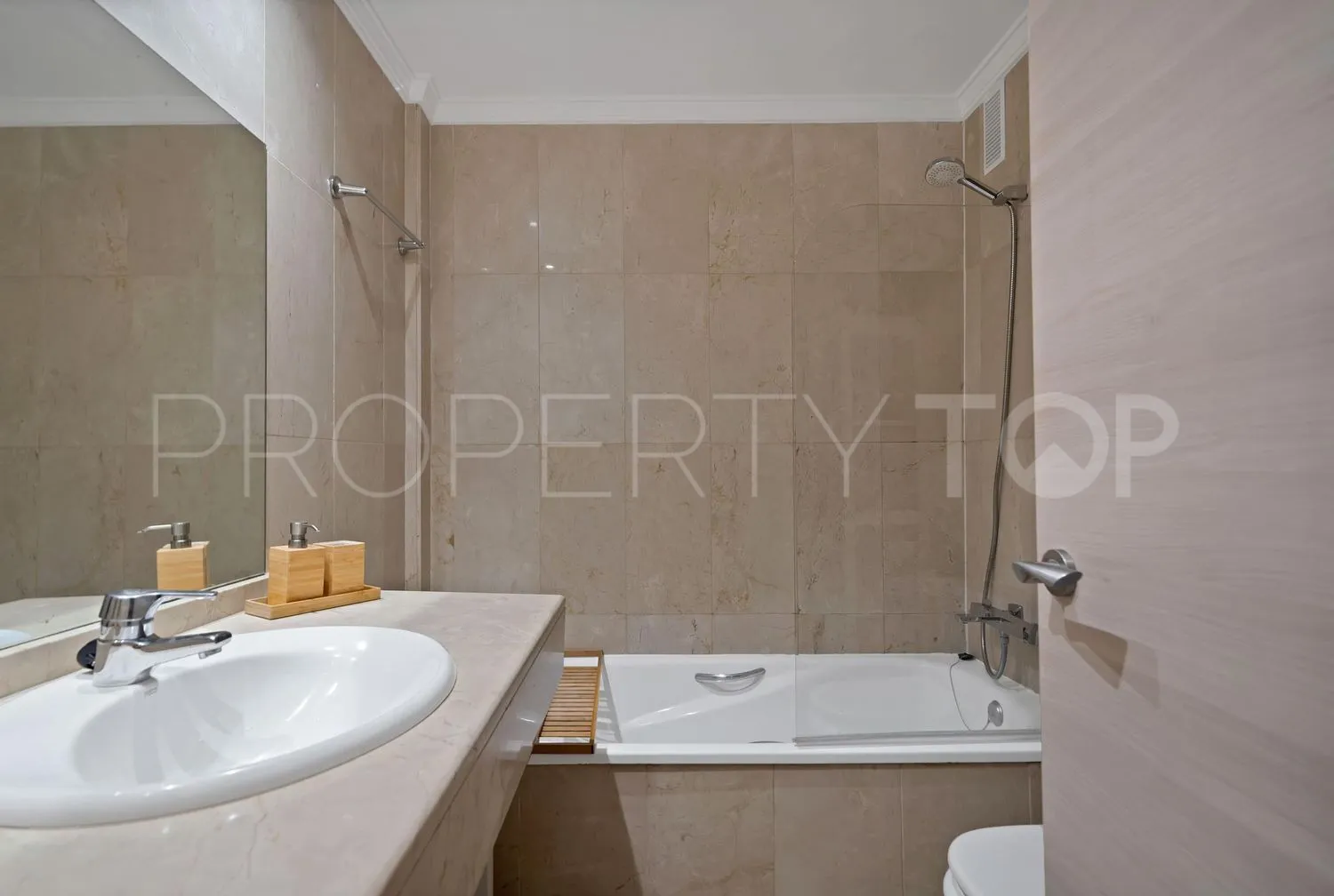 Buy flat in La Carolina