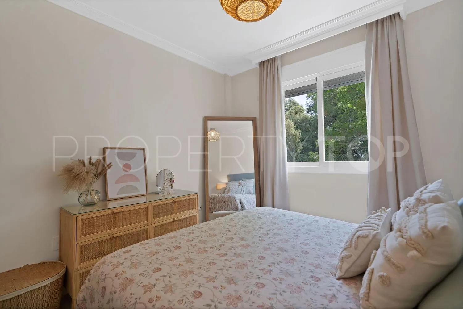Buy flat in La Carolina