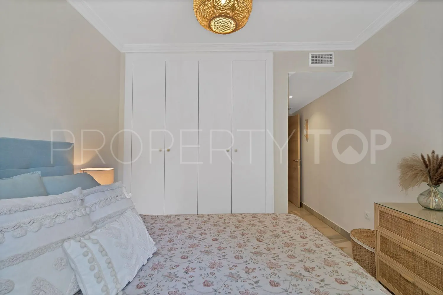 Buy flat in La Carolina