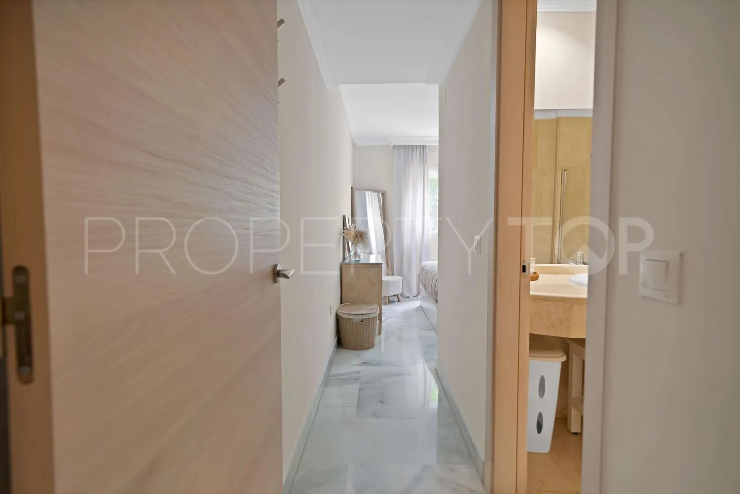 Buy flat in La Carolina
