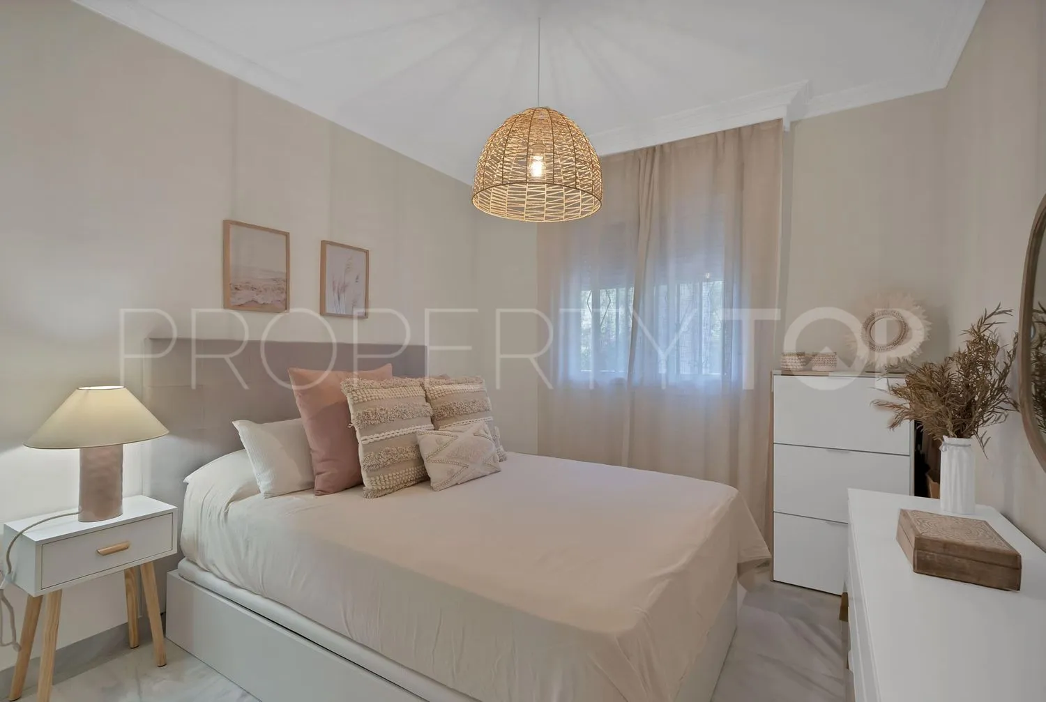 Buy flat in La Carolina