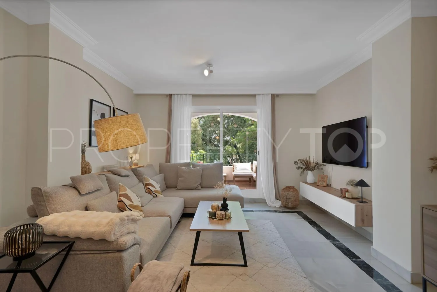 Buy flat in La Carolina