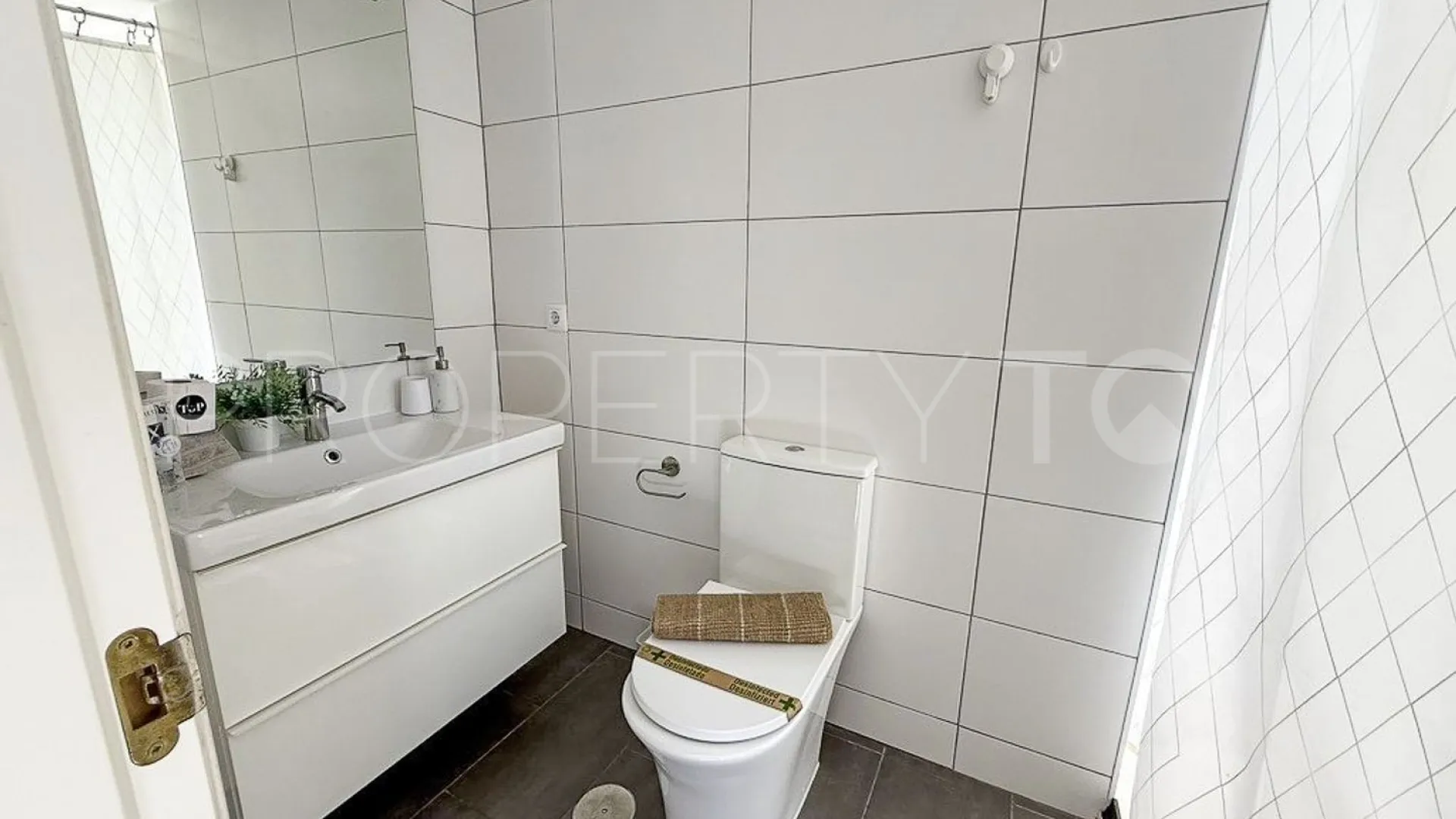 Lorcrimar 2 bedrooms flat for sale