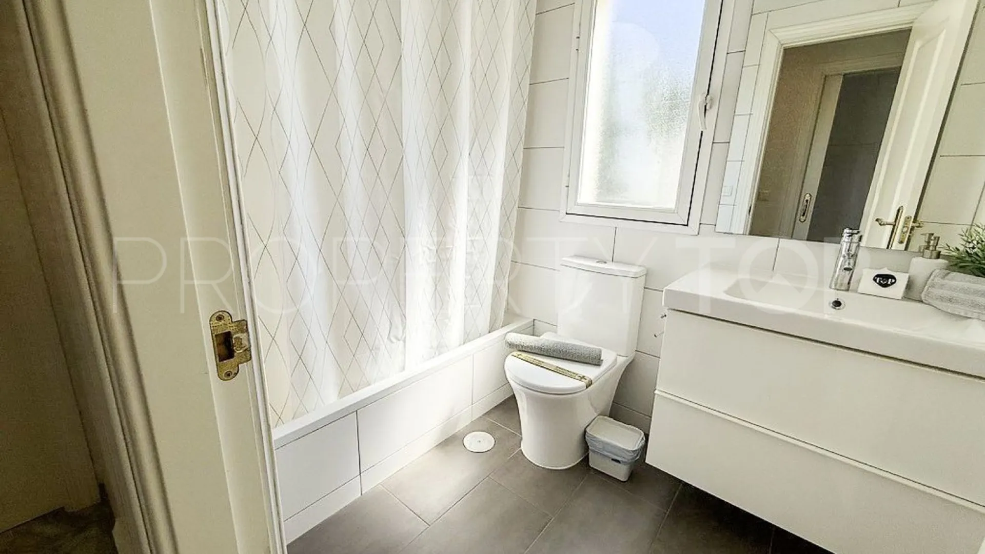 Lorcrimar 2 bedrooms flat for sale