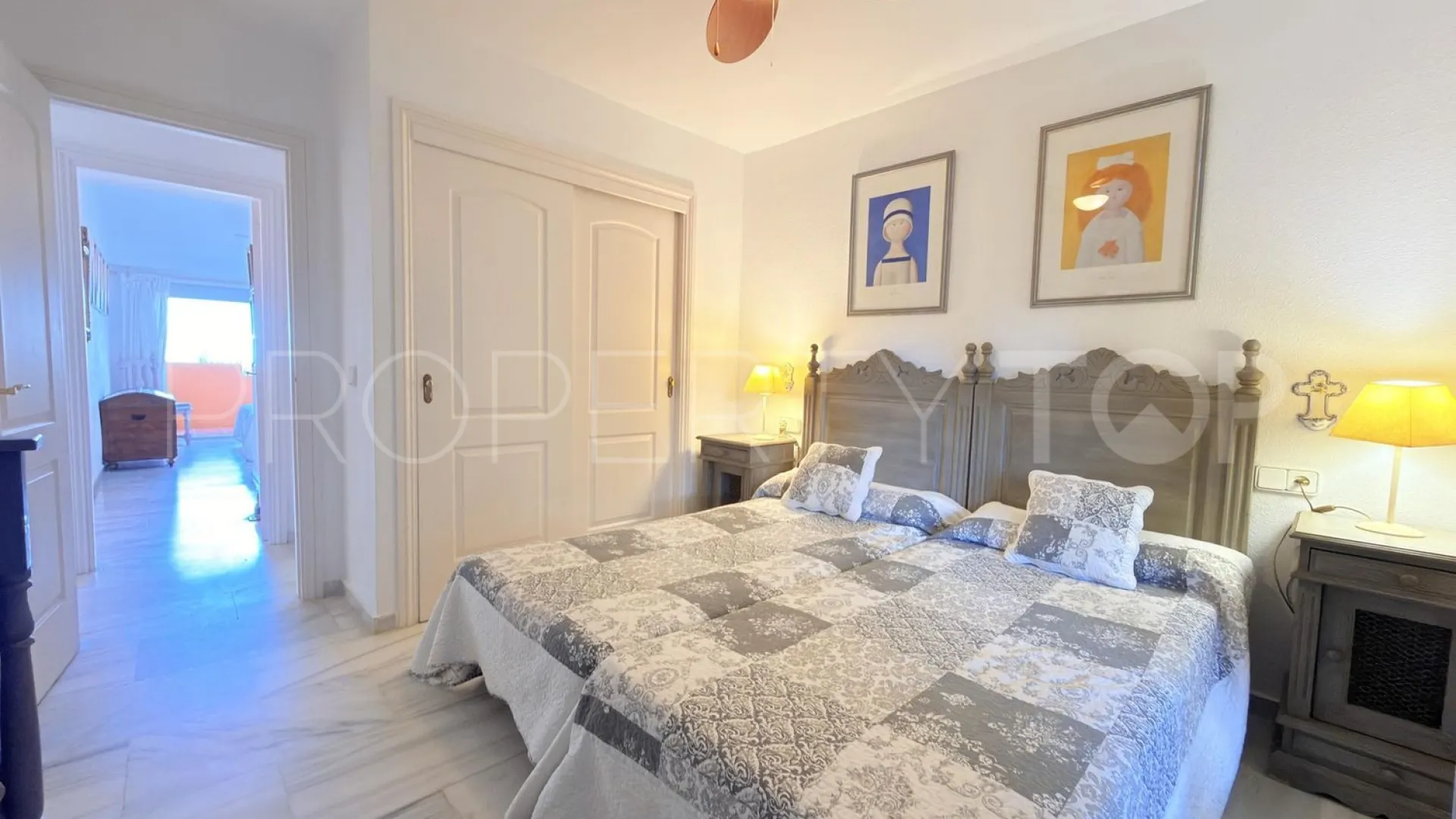 For sale flat with 3 bedrooms in Sitio de Calahonda