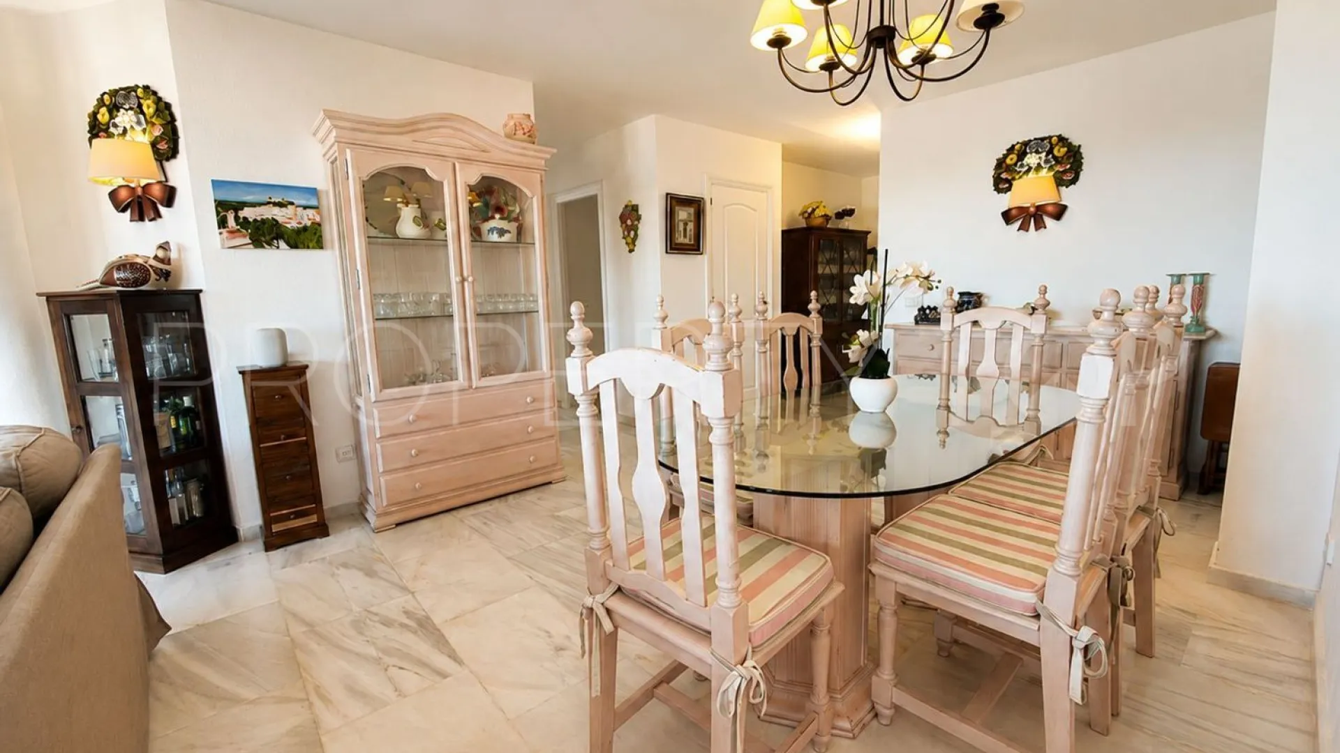 For sale flat with 3 bedrooms in Sitio de Calahonda