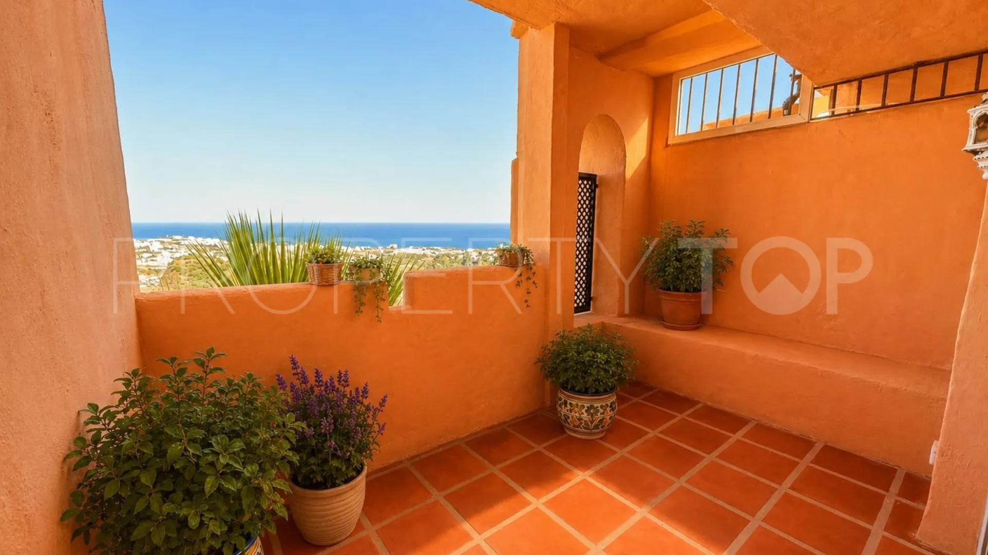 For sale flat with 3 bedrooms in Sitio de Calahonda