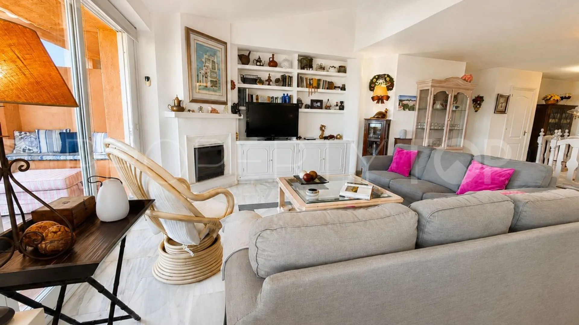 For sale flat with 3 bedrooms in Sitio de Calahonda