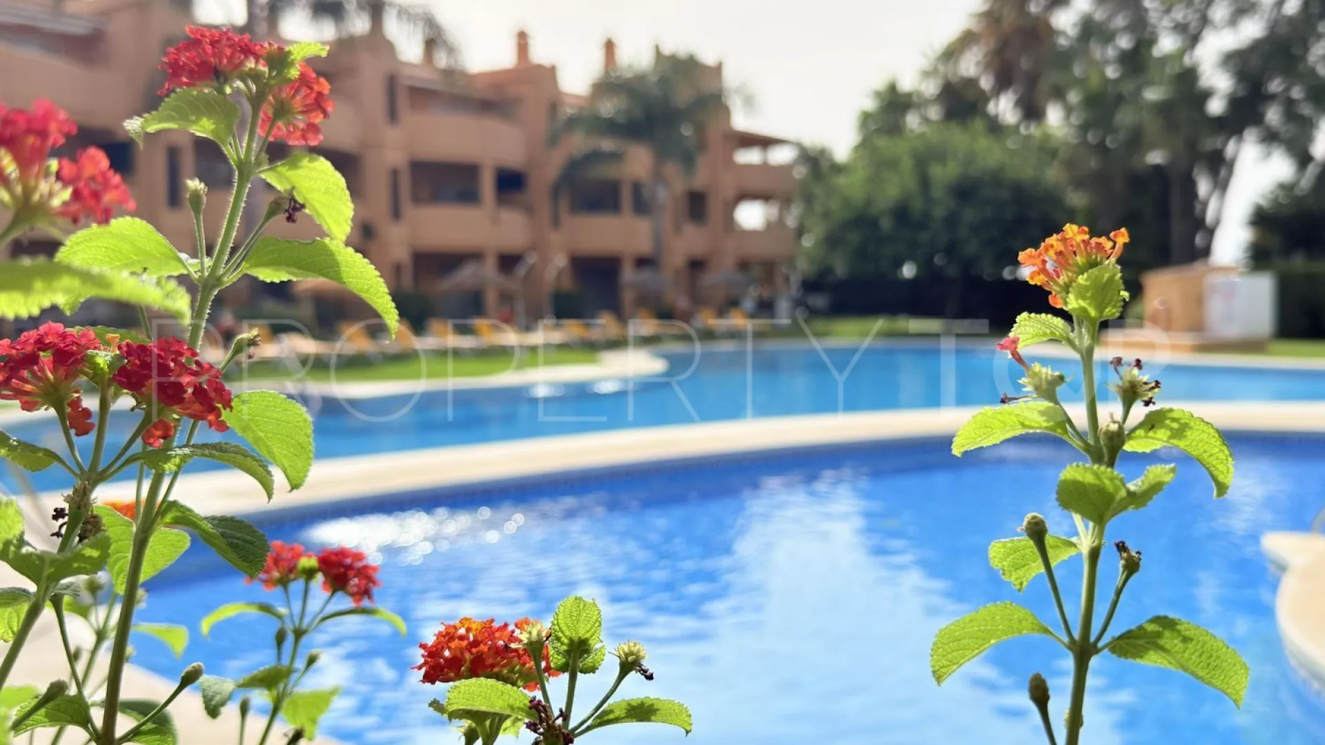 For sale flat with 3 bedrooms in Sitio de Calahonda