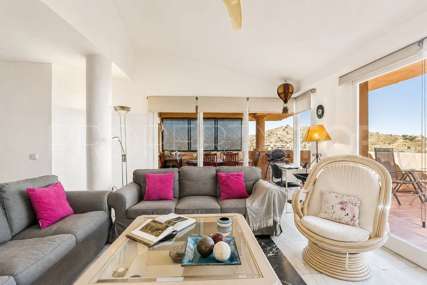 For sale flat with 3 bedrooms in Sitio de Calahonda