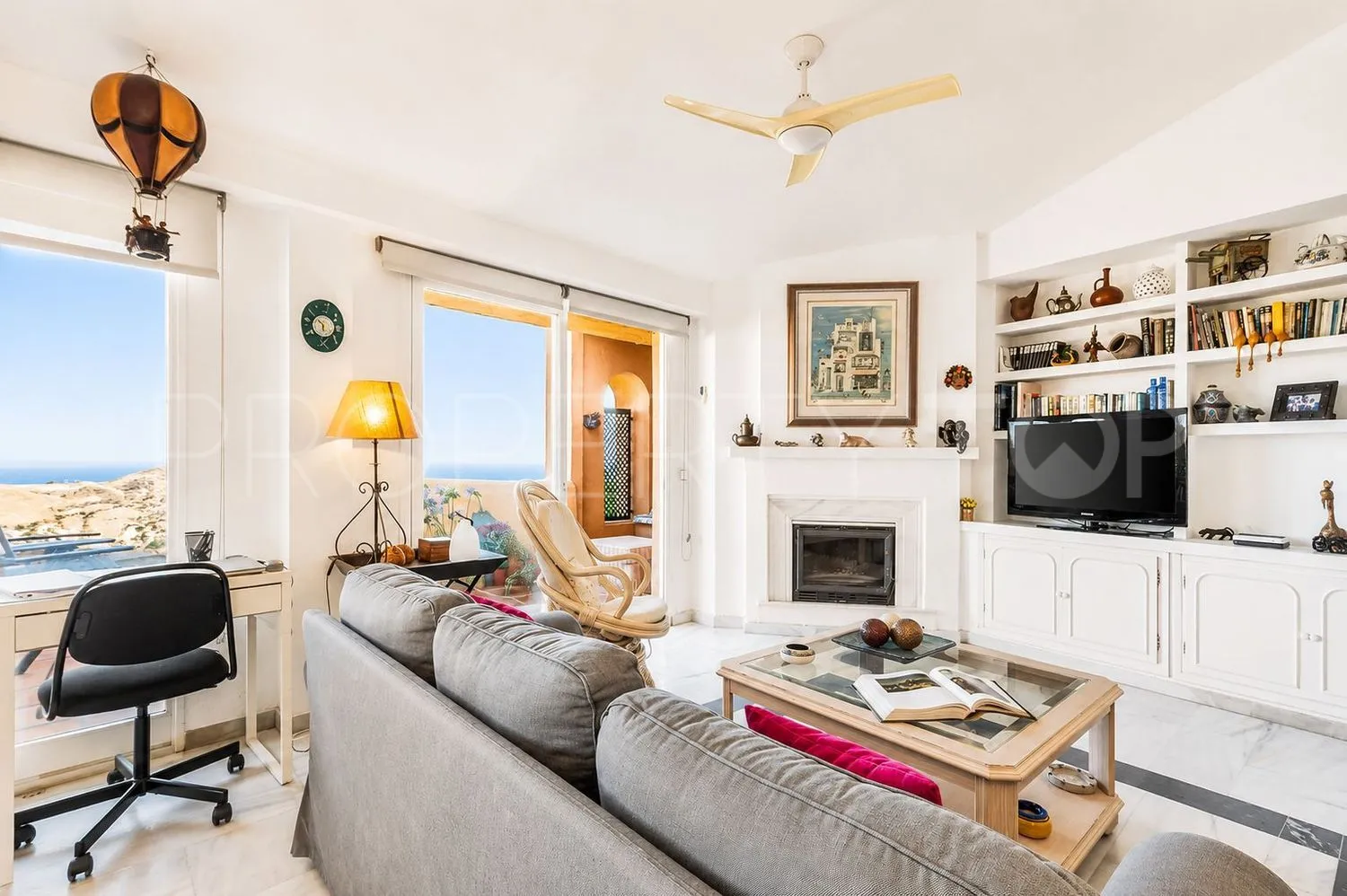 For sale flat with 3 bedrooms in Sitio de Calahonda