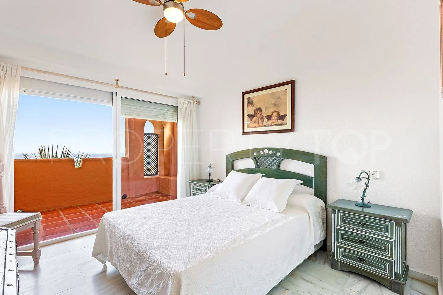 For sale flat with 3 bedrooms in Sitio de Calahonda