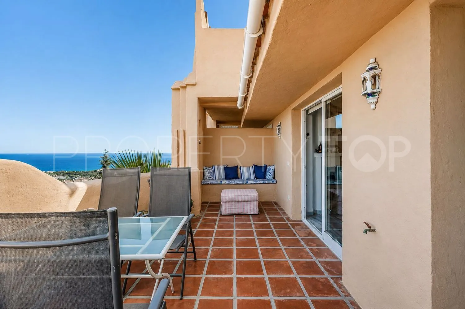 For sale flat with 3 bedrooms in Sitio de Calahonda