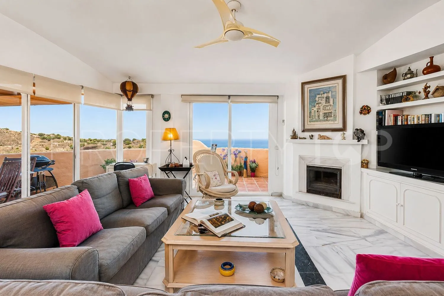 For sale flat with 3 bedrooms in Sitio de Calahonda