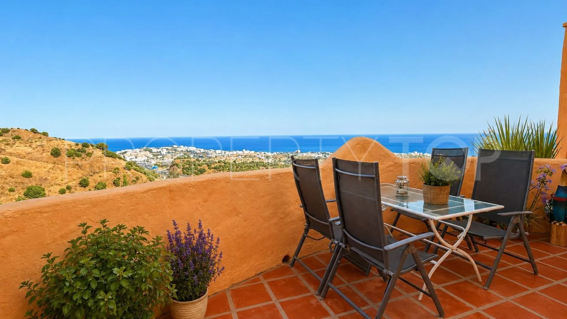 For sale flat with 3 bedrooms in Sitio de Calahonda