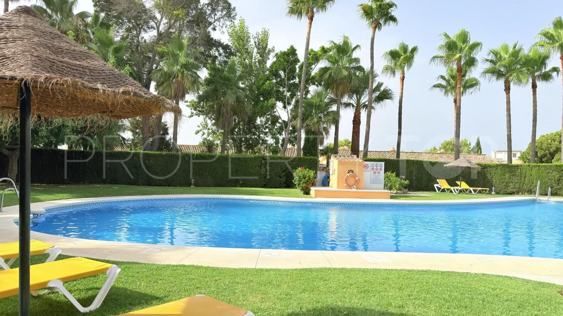 For sale flat with 3 bedrooms in Sitio de Calahonda