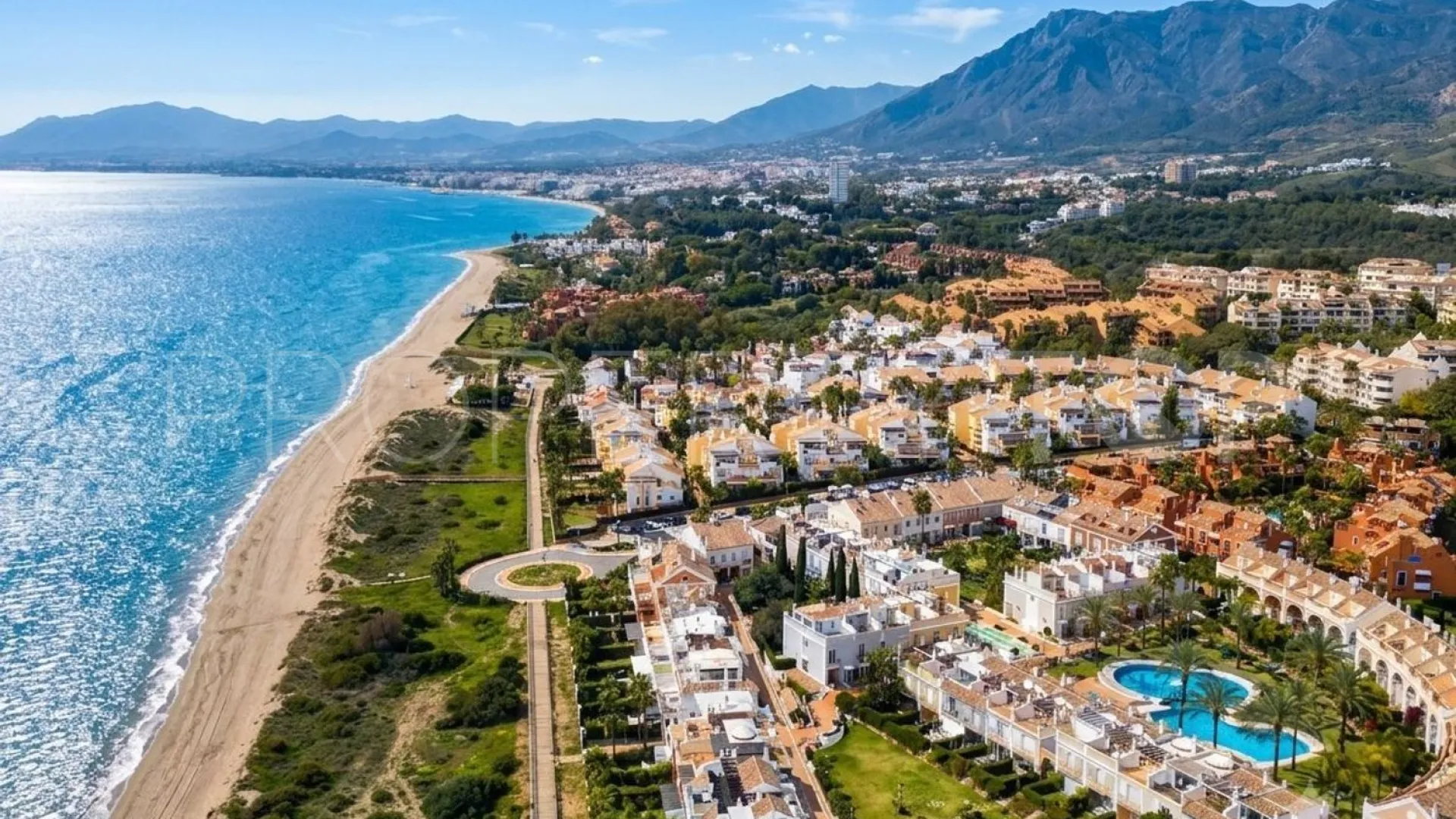 Bahia de Marbella, adosado de 4 dormitorios en venta