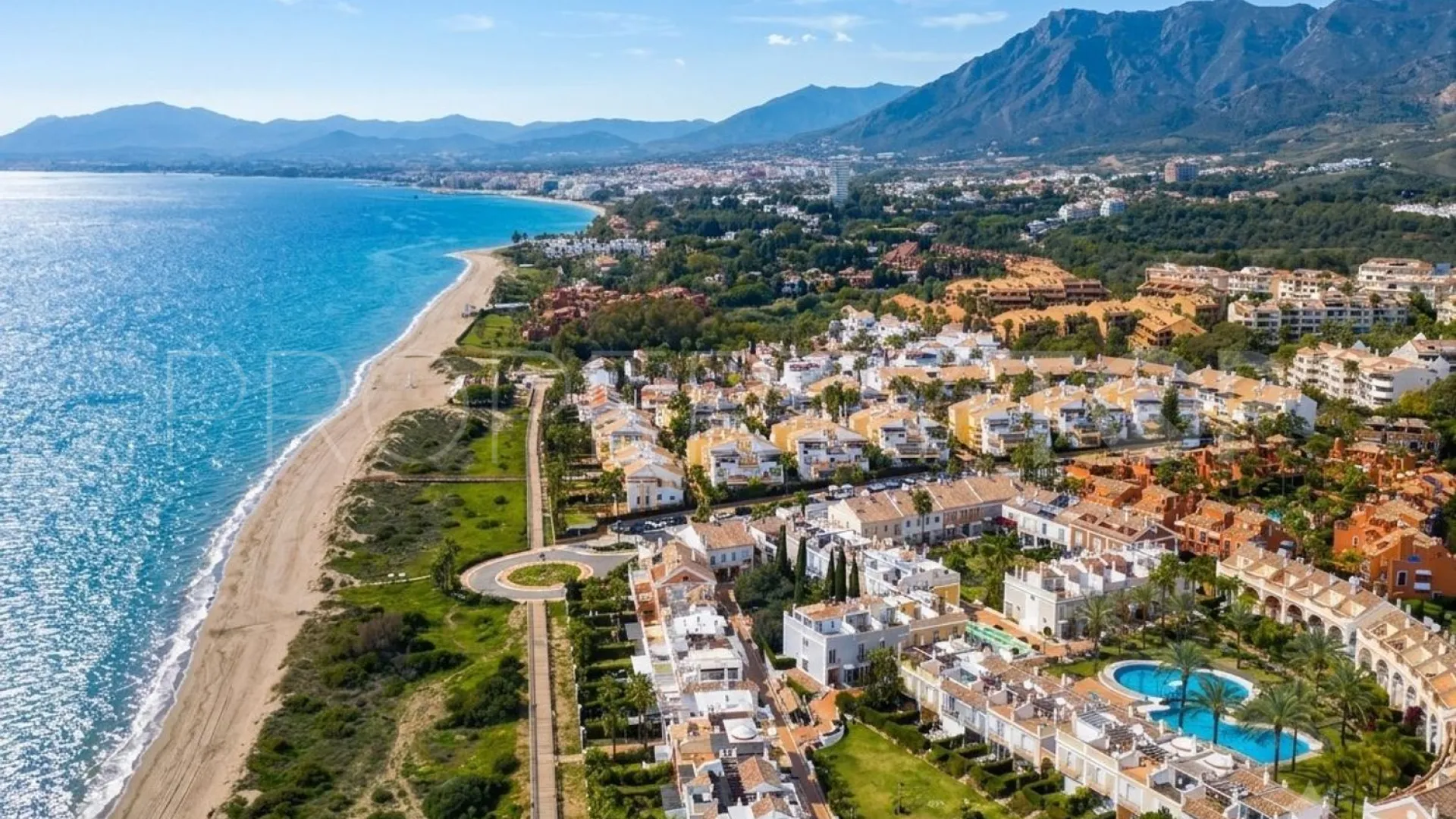 Bahia de Marbella, adosado de 4 dormitorios en venta