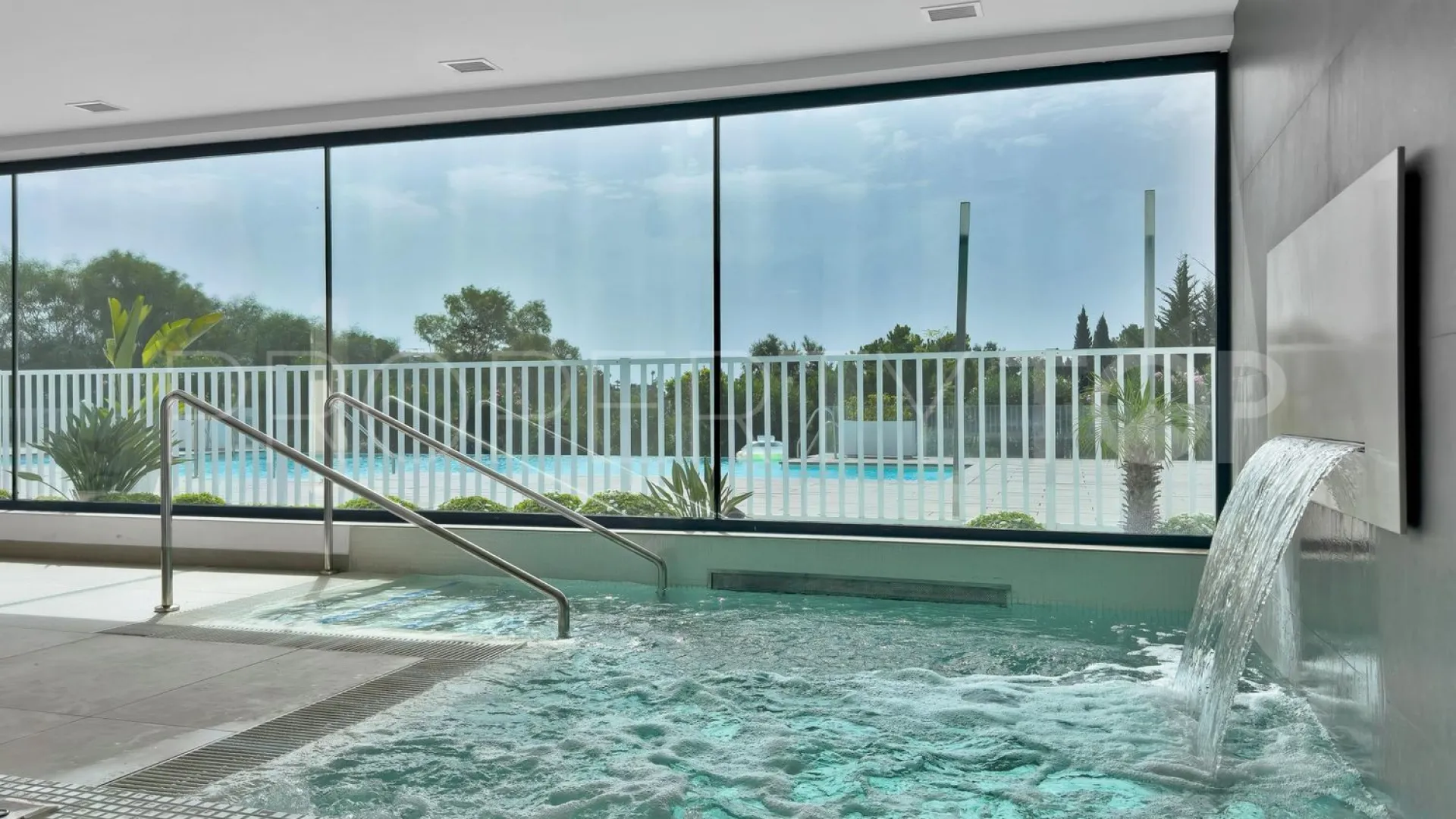 For sale La Quinta flat with 2 bedrooms