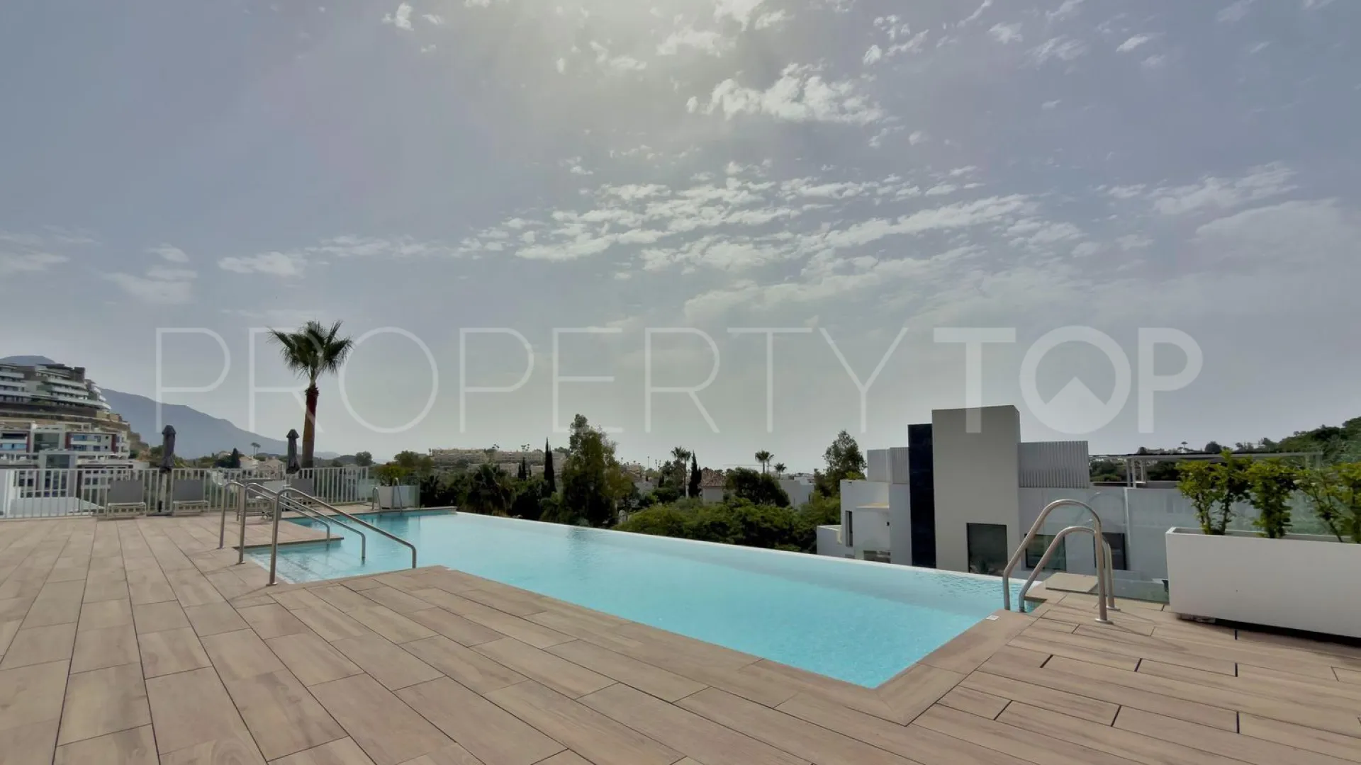 For sale La Quinta flat with 2 bedrooms