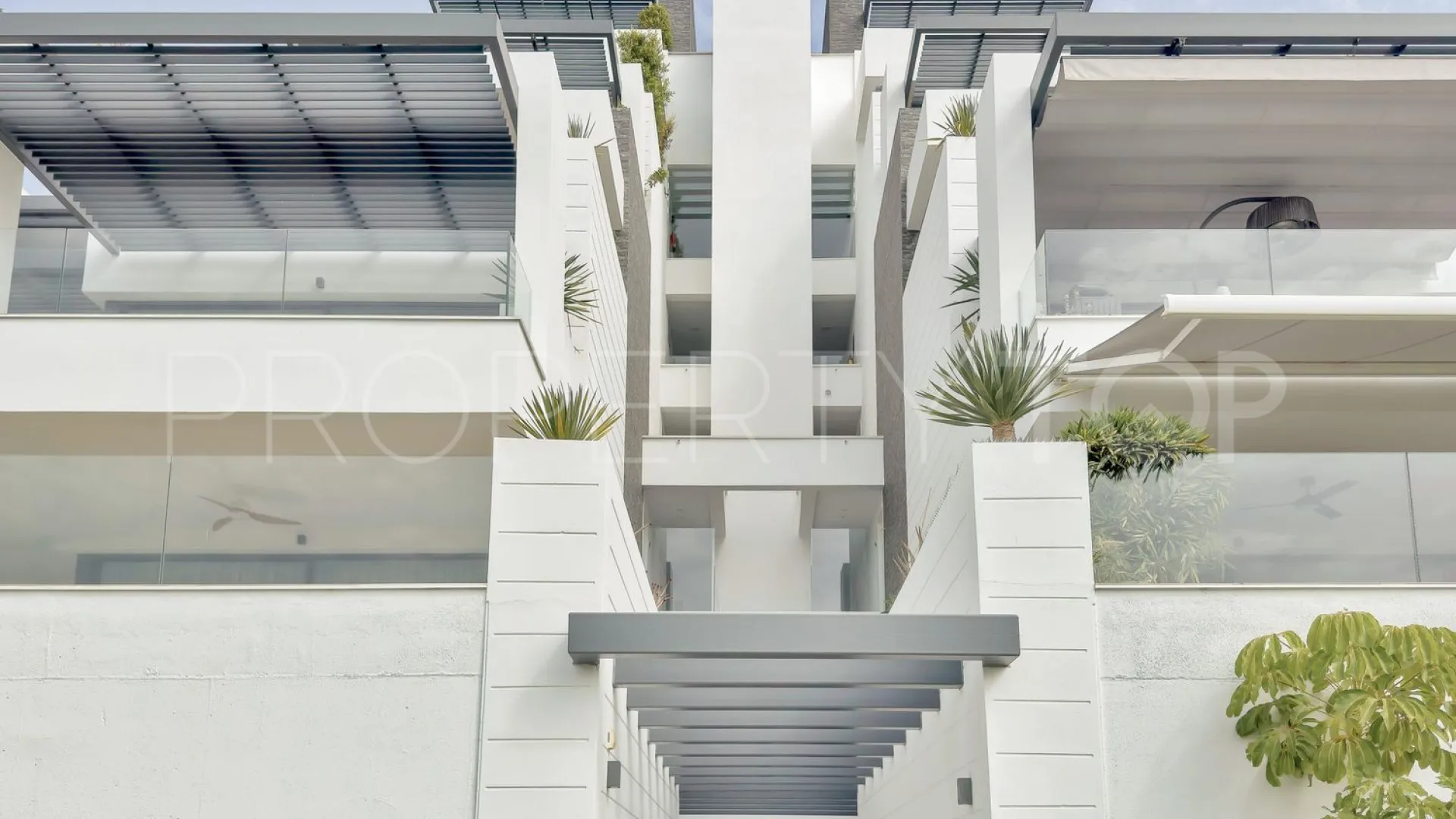 For sale La Quinta flat with 2 bedrooms