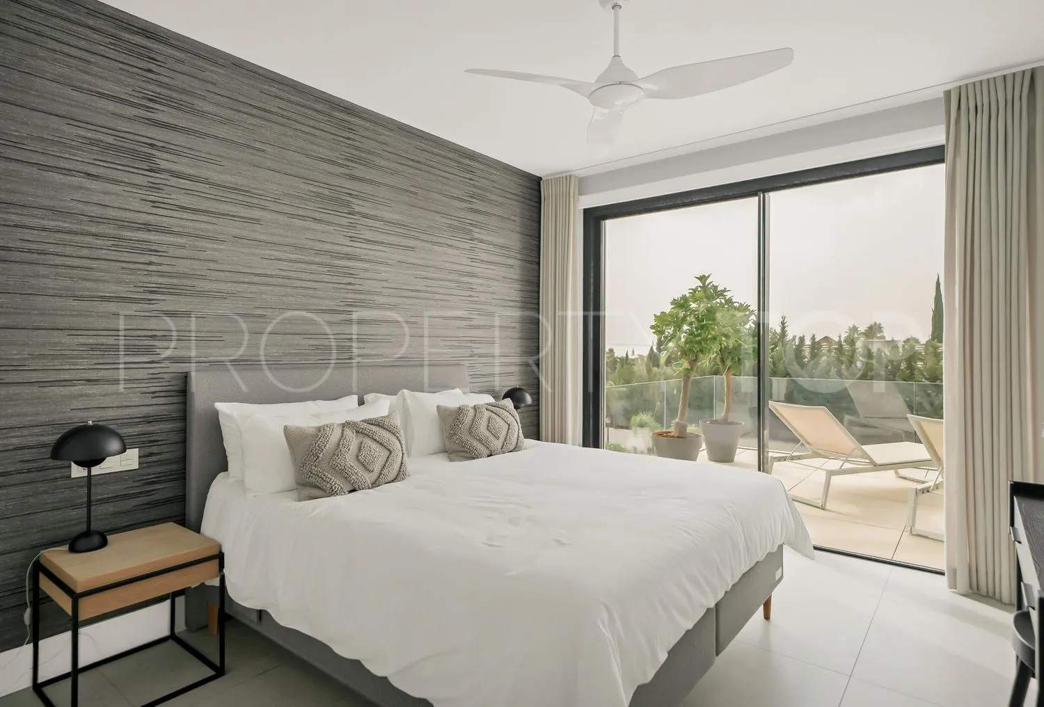 For sale La Quinta flat with 2 bedrooms