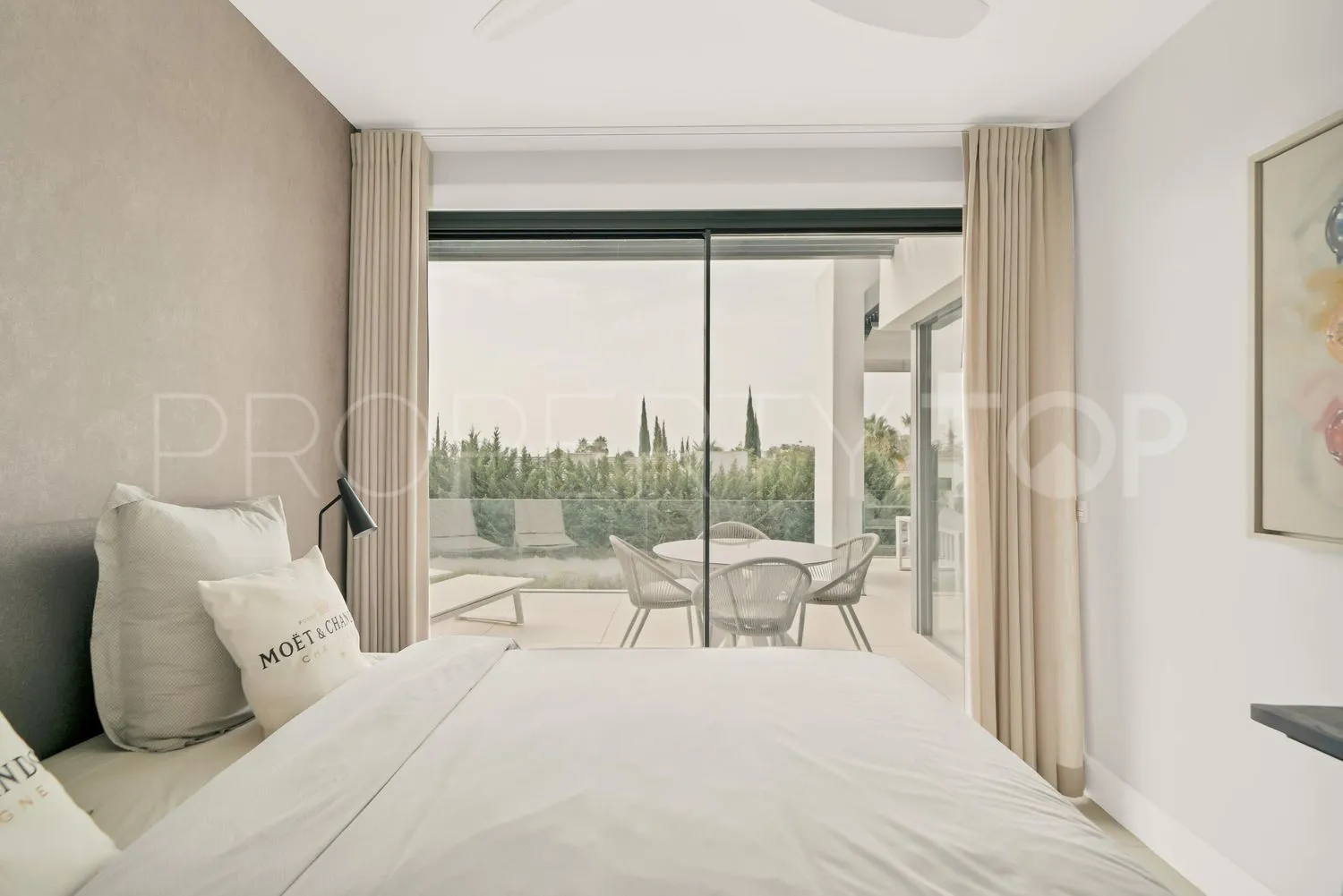 For sale La Quinta flat with 2 bedrooms