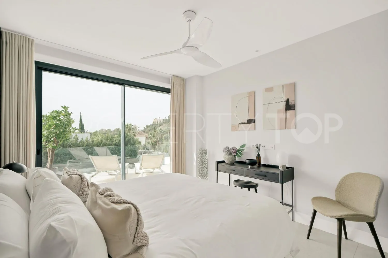 For sale La Quinta flat with 2 bedrooms