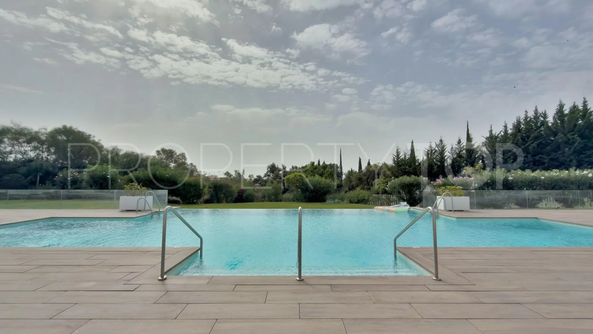 For sale La Quinta flat with 2 bedrooms