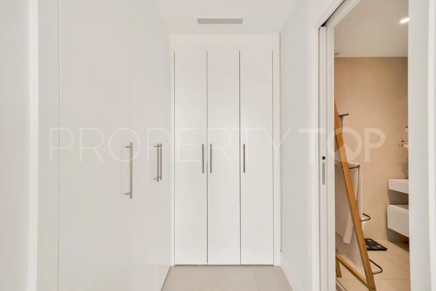 For sale La Quinta flat with 2 bedrooms