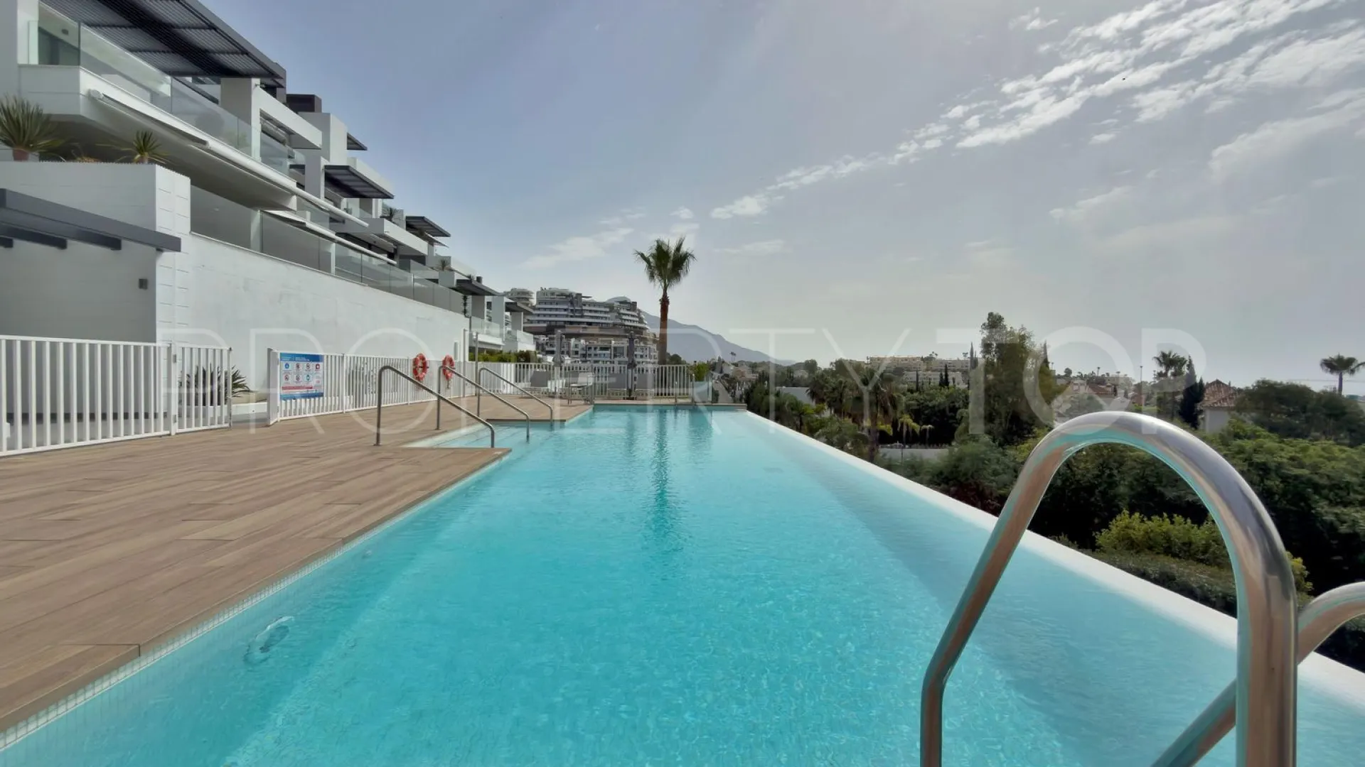 For sale La Quinta flat with 2 bedrooms
