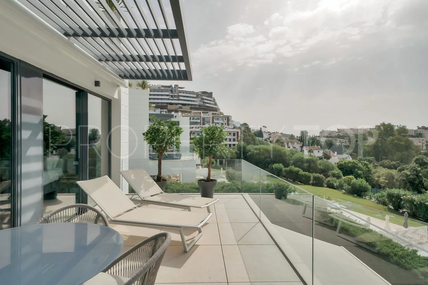 For sale La Quinta flat with 2 bedrooms