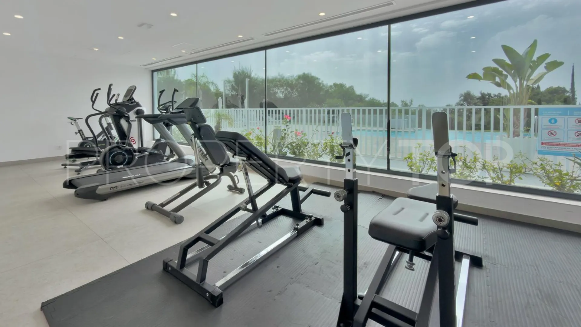 For sale La Quinta flat with 2 bedrooms