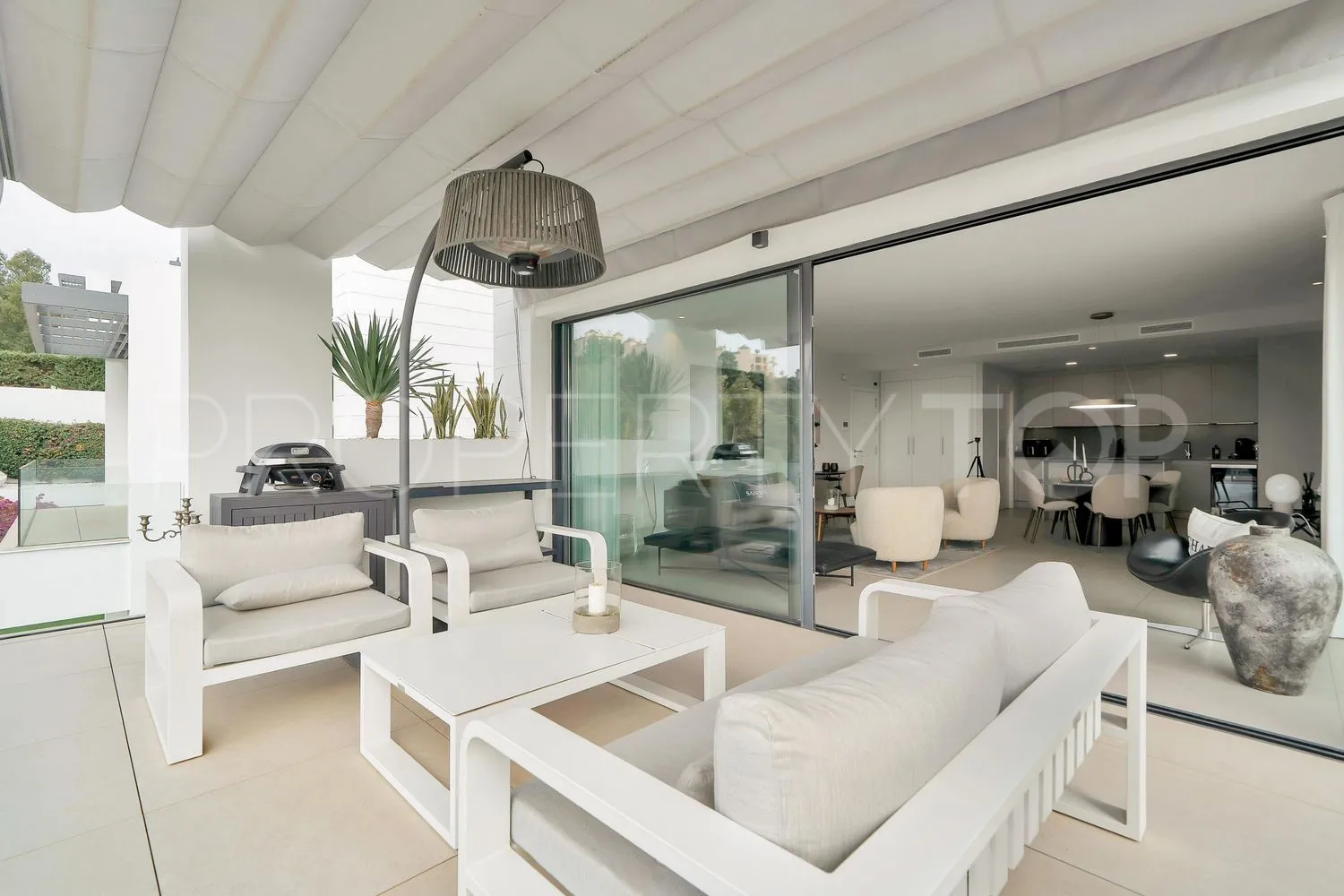 For sale La Quinta flat with 2 bedrooms