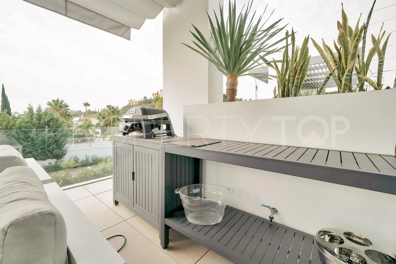 For sale La Quinta flat with 2 bedrooms