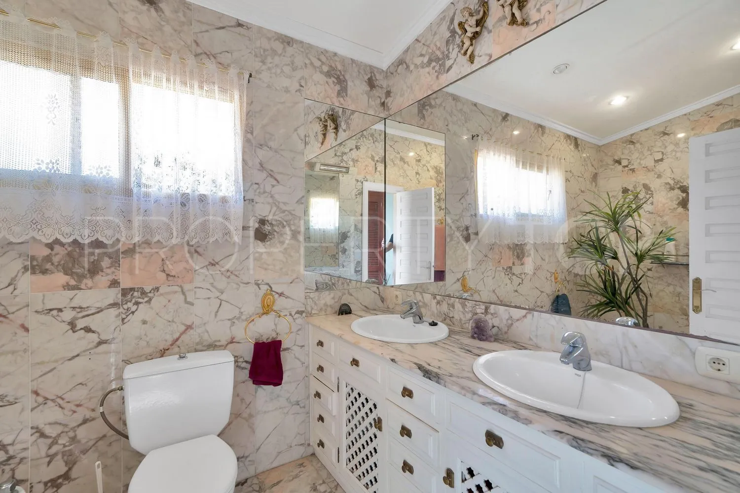 4 bedrooms house in Guadalobon for sale