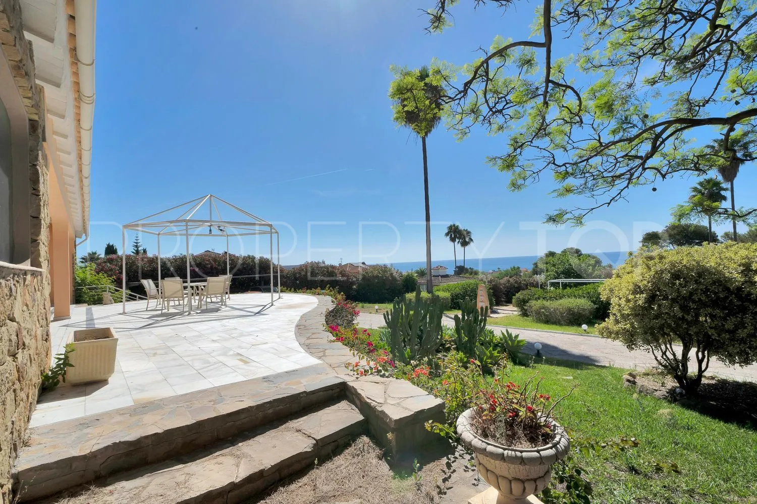 4 bedrooms house in Guadalobon for sale