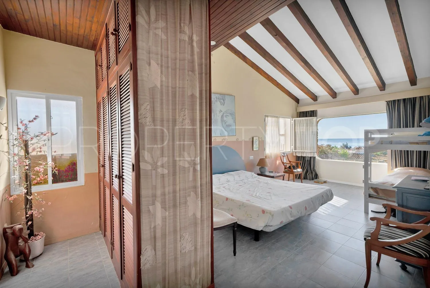 4 bedrooms house in Guadalobon for sale